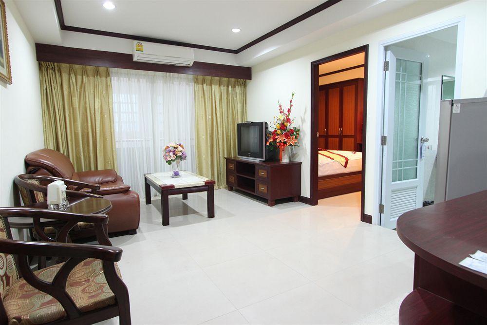 Miloft Sathorn Hotel - Sha Plus Certified Bangkok Kültér fotó A typical suite