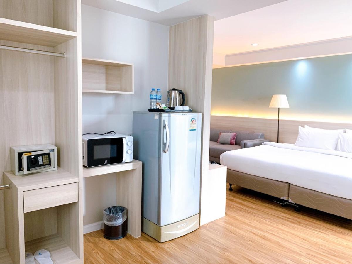 Miloft Sathorn Hotel - Sha Plus Certified Bangkok Kültér fotó A typical studio apartment