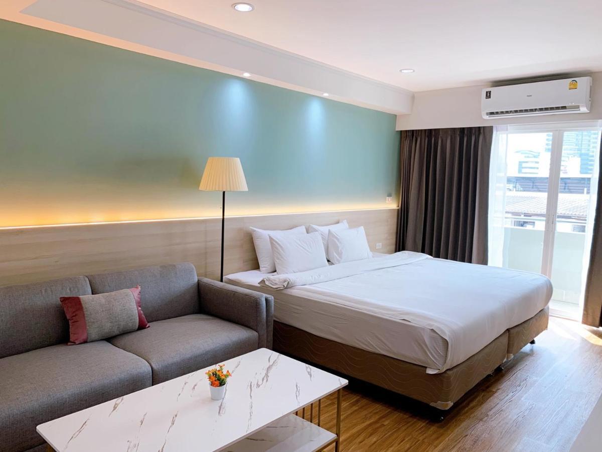 Miloft Sathorn Hotel - Sha Plus Certified Bangkok Kültér fotó Deluxe Room