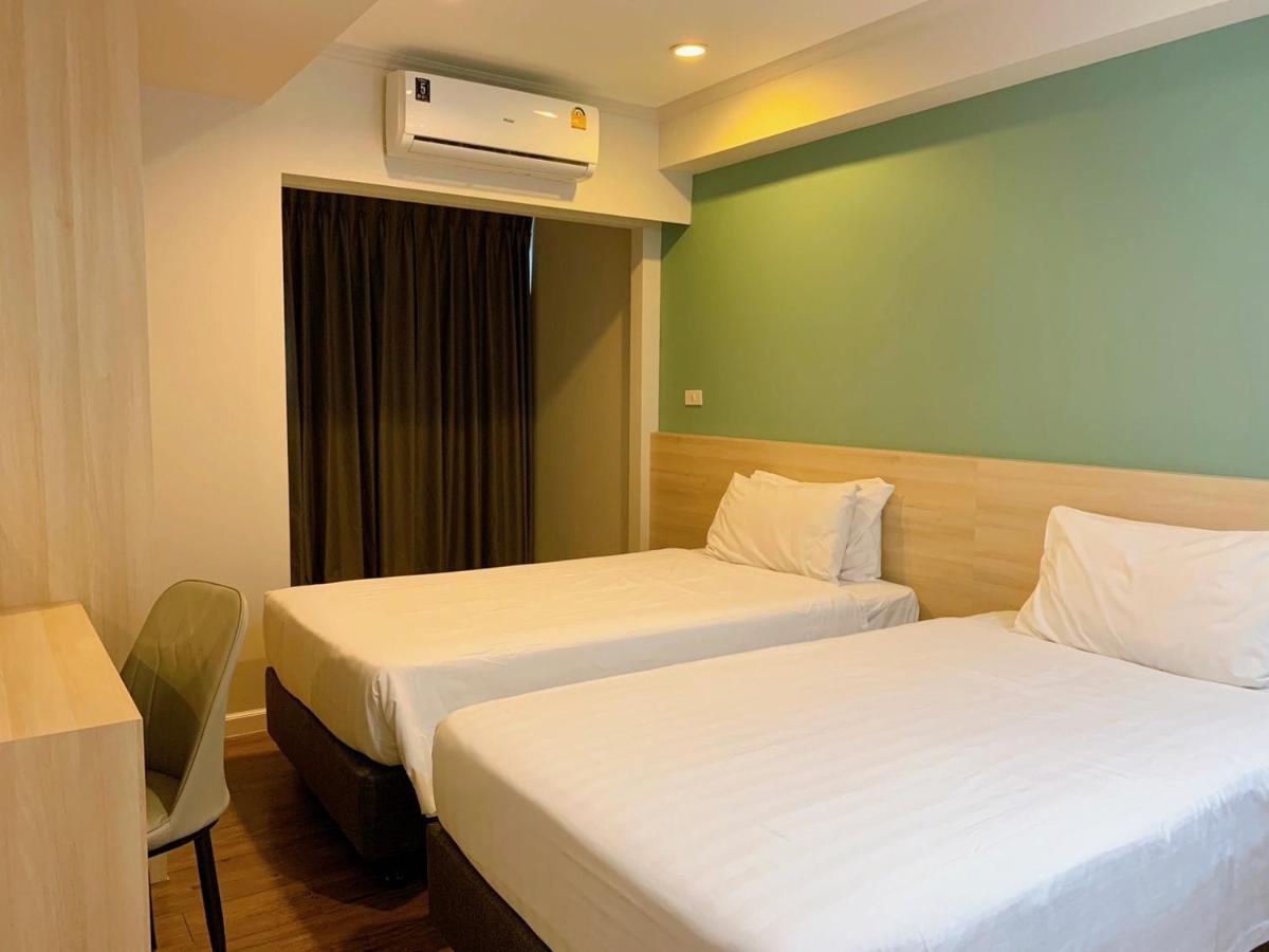 Miloft Sathorn Hotel - Sha Plus Certified Bangkok Kültér fotó A room at the hotel
