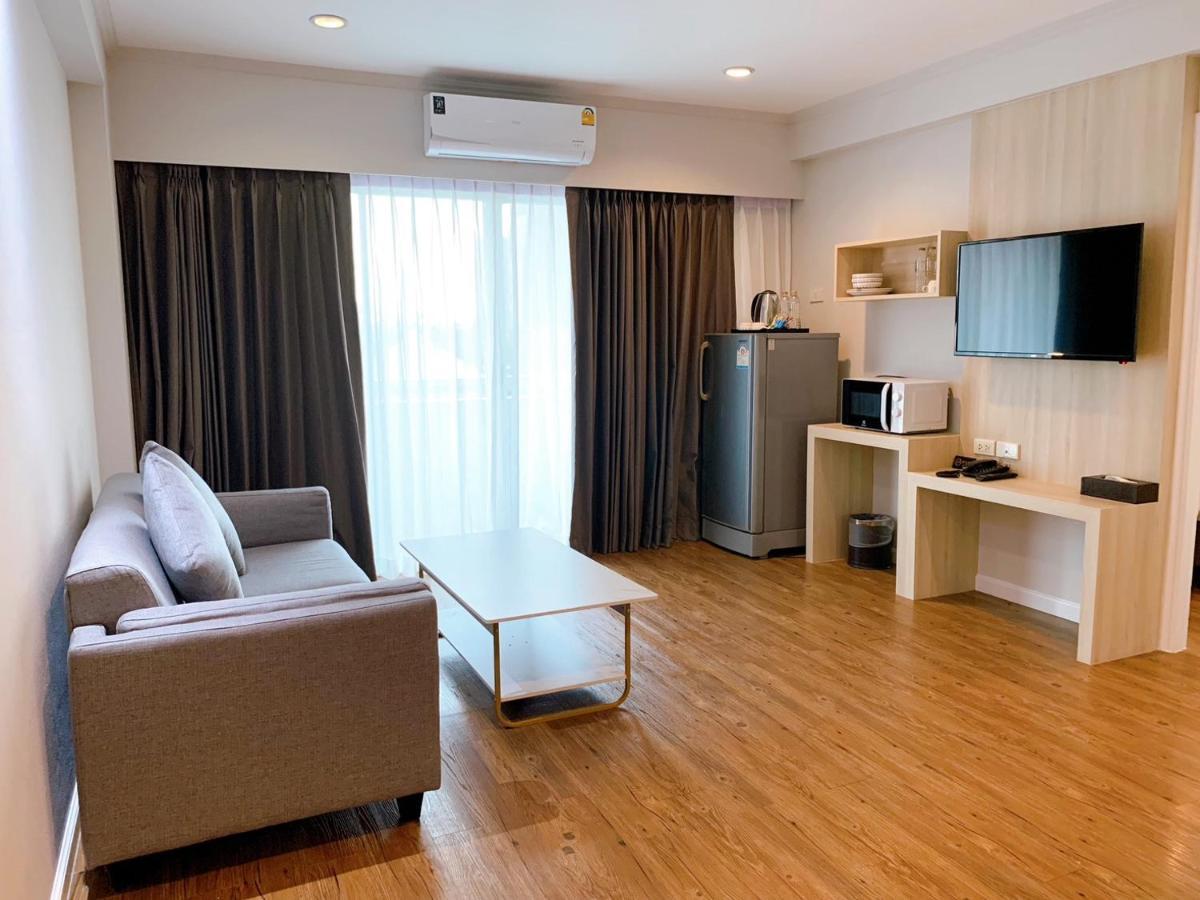 Miloft Sathorn Hotel - Sha Plus Certified Bangkok Kültér fotó A typical one-bedroom apartment in Bangkok, Thailand