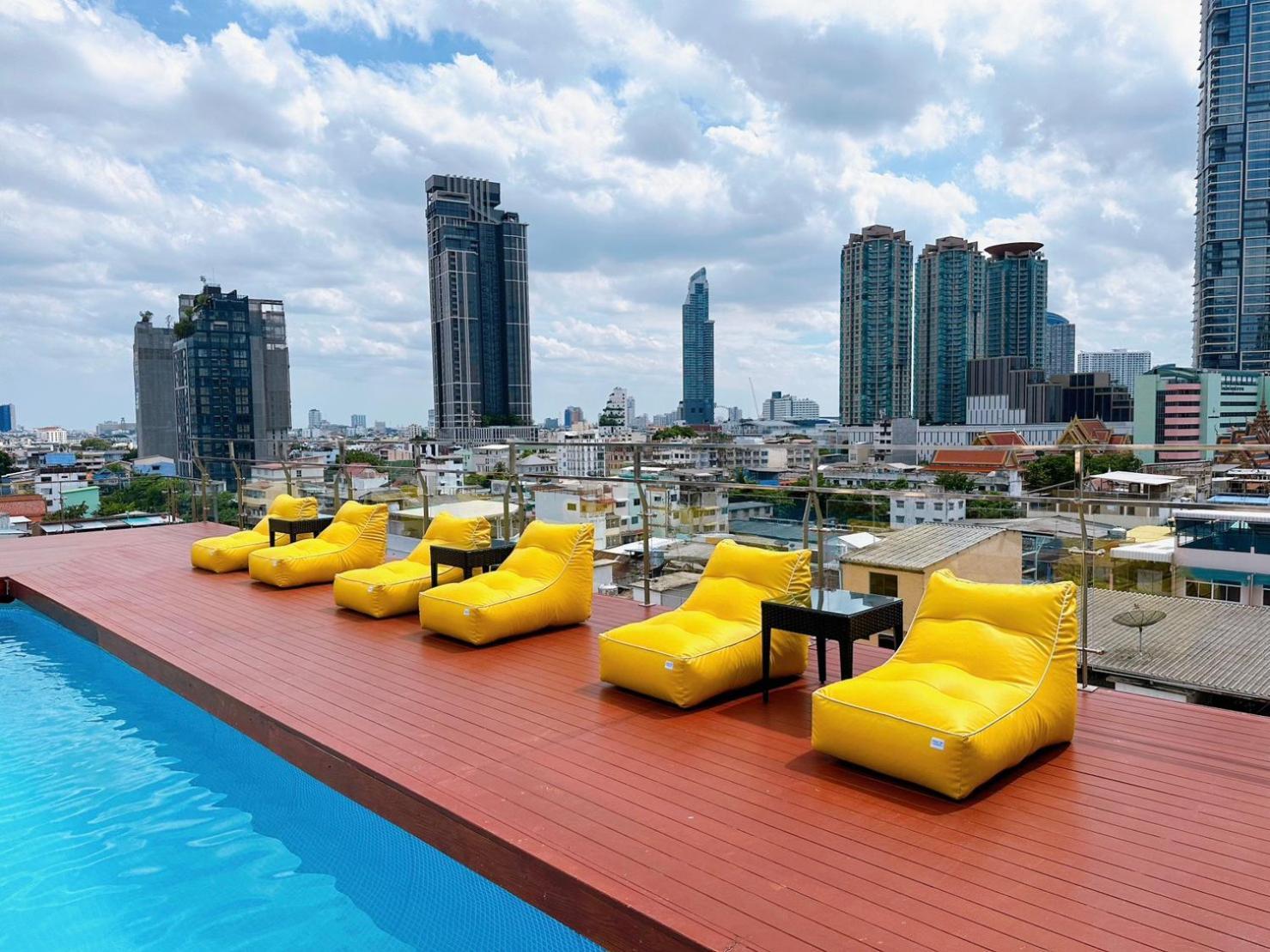 Miloft Sathorn Hotel - Sha Plus Certified Bangkok Kültér fotó Rooftop pool at the hotel